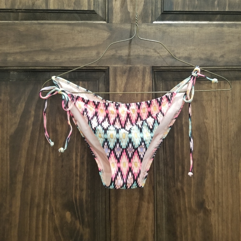 Victoria's Secret bikini bottom Aztec print medium